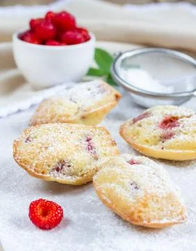 Sugar powdered madeleines with raspberry Fotos de archivo
