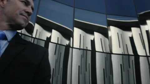 Suits business man fixing his tie before a deal in the city. Steadicam shot. Stock-Footage 199631007