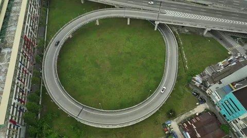 SUKE Elevated Highway loop with urban traffic and buildings 動画素材 337332242