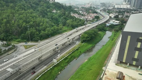 SUKE Elevated Highway with Traffic and River Vídeos de archivo 337332152