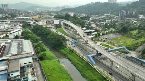 SUKE Elevated Highway Traffic and Cityscape Vídeo Stock 337332241