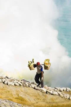 Sulphur Worker at Kawah Ijen, Java, Indonesia, Asia 스톡 사진