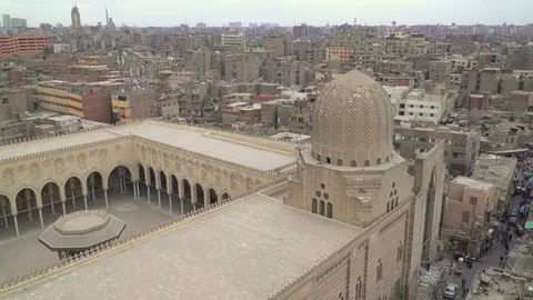 Sultan al-Muayyad Mosque, located in old historic district of Cairo Video stock 126498360