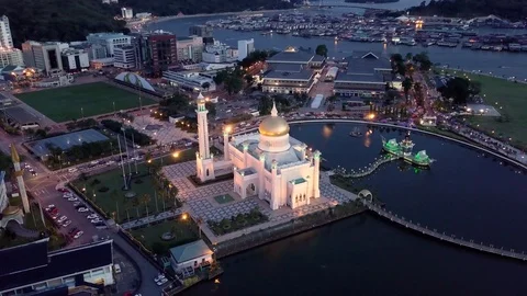 Sultan Omar Ali Saifuddin Mosque After sunset Stock Footage 93055793