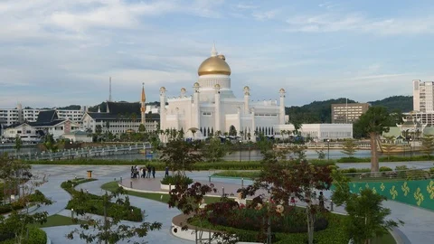 Sultan Omar Ali Saifuddin Mosque. Stock Footage 97695610