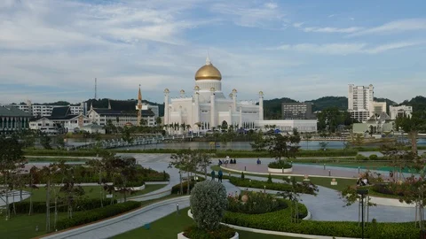 Sultan Omar Ali Saifuddin Mosque. Stock Footage 97696036