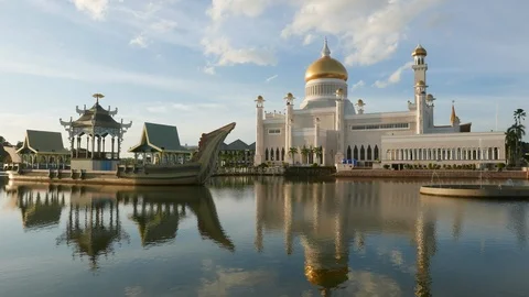 Sultan Omar Ali Saifuddin Mosque. Stock Footage 98082292