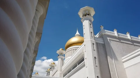 Sultan Omar Ali Saifuddin Mosque Stock Footage 105329881