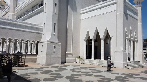 Sultan Omar Ali Saifuddin Mosque Stock Footage 105330114