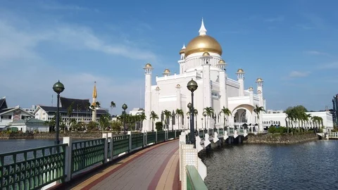 Sultan Omar Ali Saifuddin Mosque Stock Footage 105464069