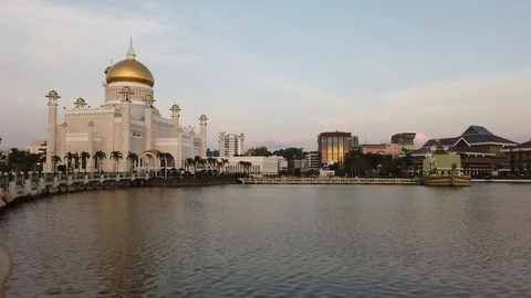 Sultan Omar Ali Saifuddin Mosque Stock Footage 105464168