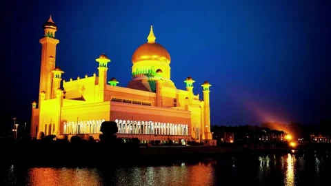 Sultan Omar Ali Saifuddin Mosque Serene Islamic Architecture Stock Footage 323900814