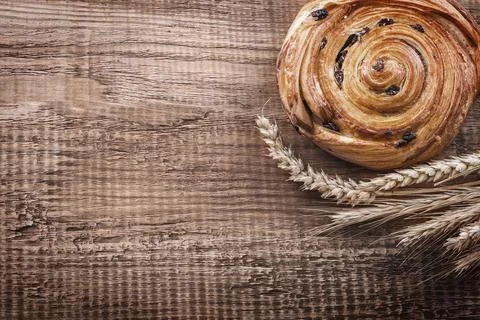 Sultana roll Bundle of wheat ears on oak board Food and drink concept 写真素材