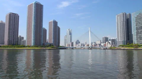 Sumida River and River City 21: Chuo Ohashi Stockbeeldmateriaal 332498388