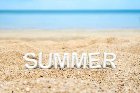 Summer (3D Rendering text) white word on sand beach and blue sea blur  backgr Stock-Illustration