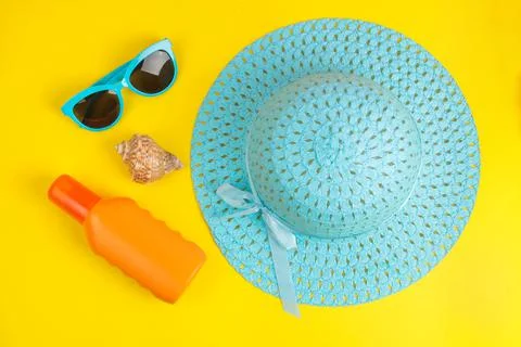 Summer accessories. beach accessories. sunscreen, hat and glasses on a bright Stock Photos