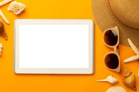 Summer background with blank screen tablet computer and beach accessories -.. Stock Photos