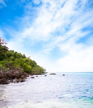 Summer background sea blue with cloud sky, coast island scene mockup Stock-Fotos