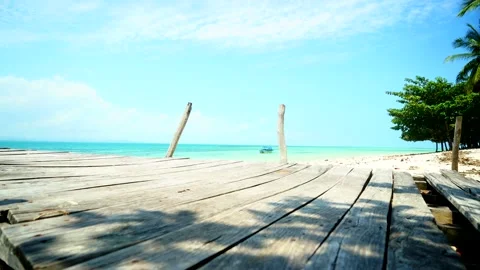Summer beach with clear blue sky 動画素材 147699018