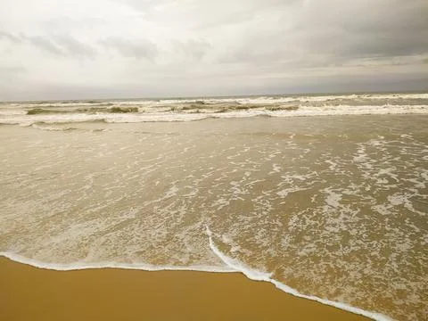Summer beach concept - Soft wave of sea on empty sandy beach Background 库存照片