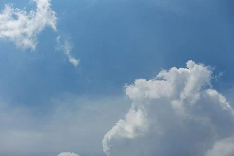 Summer blue sky cloud gradient light white background.beauty bright cloud c.. Foto stock