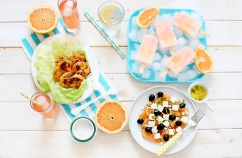 A summer buffet featuring grapefruit dishes and drinks Stock-Fotos