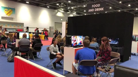 SUMMER IN THE CITY Video stock 135664442