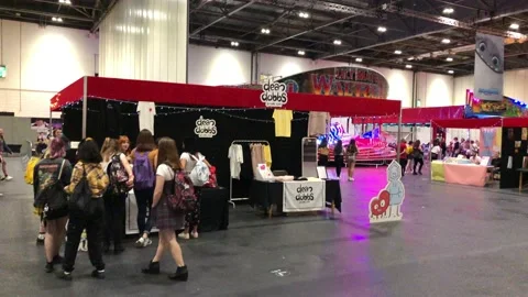 SUMMER IN THE CITY Video stock 135664493