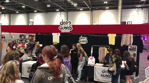 SUMMER IN THE CITY Video stock 135664676