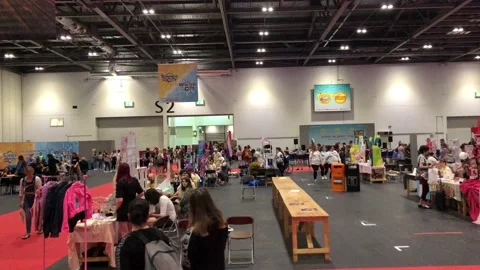 SUMMER IN THE CITY Video stock 135664744