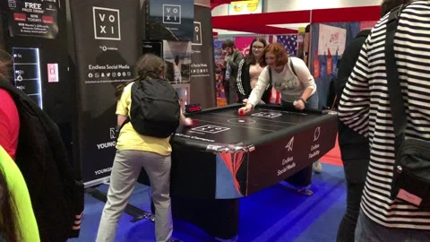 SUMMER IN THE CITY Video stock 135664794