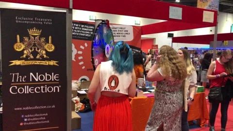 SUMMER IN THE CITY Video stock 135664928