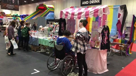 SUMMER IN THE CITY Video stock 135664950