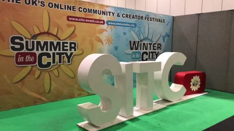 SUMMER IN THE CITY Video stock 135665371