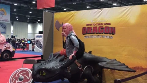 SUMMER IN THE CITY Video stock 135665477