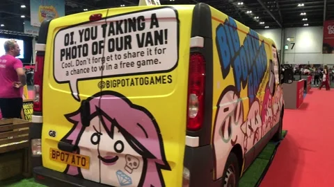 SUMMER IN THE CITY Video stock 135665502