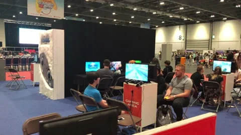 SUMMER IN THE CITY Video stock 135665670