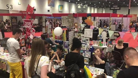 SUMMER IN THE CITY Video stock 135666544