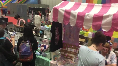 SUMMER IN THE CITY Video stock 135666568