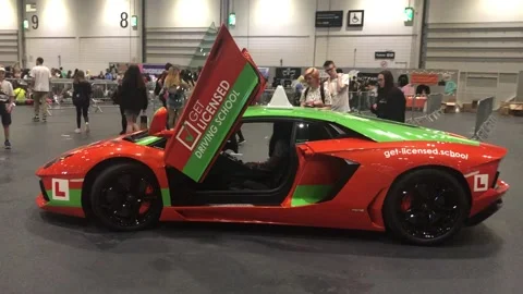 SUMMER IN THE CITY Stock Footage 135666734