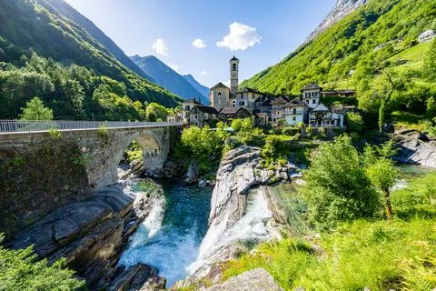 Summer classical alpine landscape of Lavertezzo village with Roman Bridge and Stock Photos