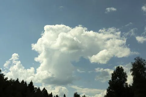 Summer clouds. Celestial landscape. Air masses. Cool weather. Fotos de archivo