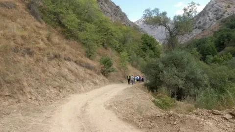 A summer hike in the mountains Vídeos de archivo 160317261