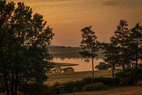 Summer hot sunset cloudy Dehtar pond in south Bohemia Foto stock