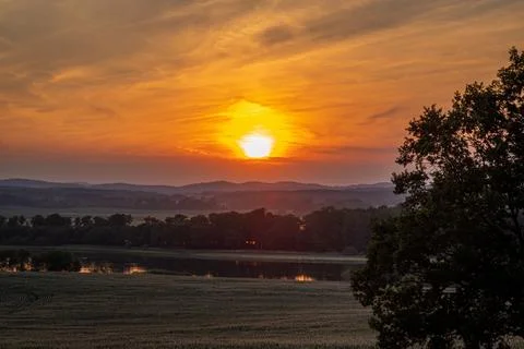 Summer hot sunset cloudy Dehtar pond in south Bohemia Foto stock