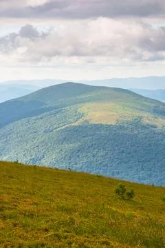 Summer landscape with mountain range in cold weather Foto stock