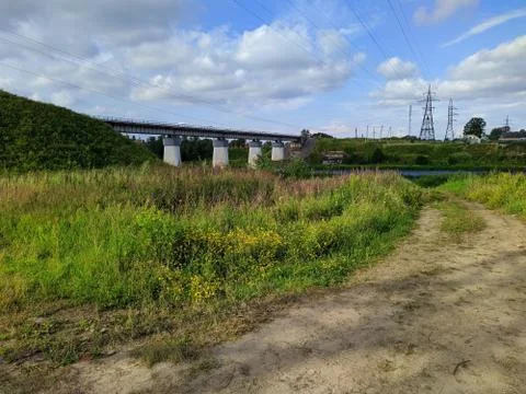 Summer landscape of the river flow under the bridge in the summer Stock-Fotos