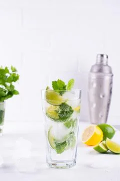 Summer mint lime refreshing cocktail mojito with ice in glass Foto stock
