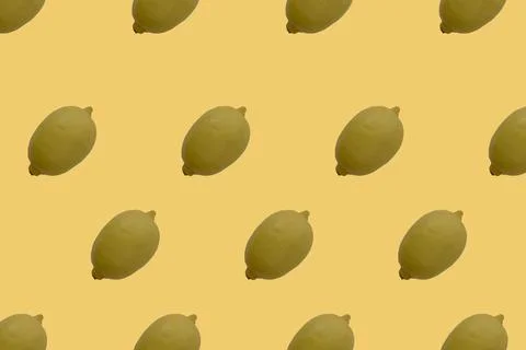 Summer pattern of yellow lemon on a light background. Summer concept. Fruit.. Foto stock