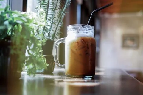 Summer refreshing drinks, cold iced coffee on wood table in relaxing atmosphe 스톡 사진